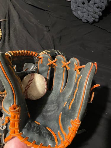 Used Right Hand Throw 11.5" A2000 Baseball Glove