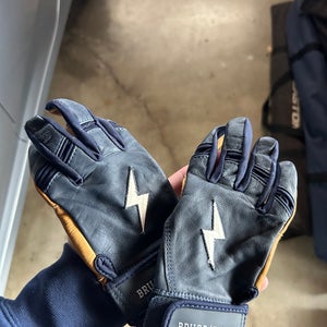 Bruce bolt youth medium batting gloves navy blue