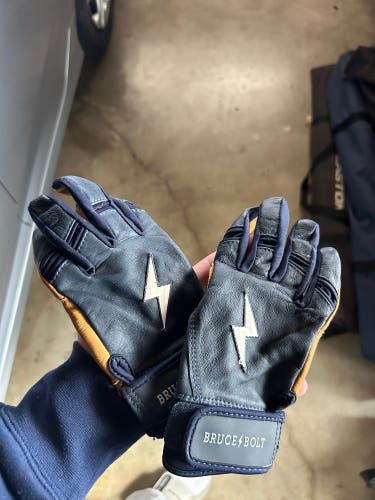 Bruce bolt youth medium batting gloves navy blue