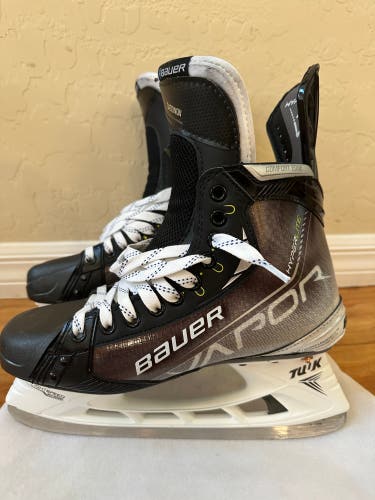 Bauer Vapor Hyperlite NHL Daddnov skates Custom  Like New