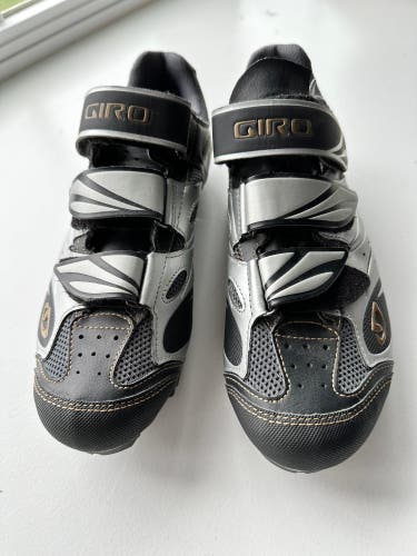 Used Size 6.0 (Women's 7.0) Giro Reva Mt Biking Clip In Shoes. Cycling Shoes