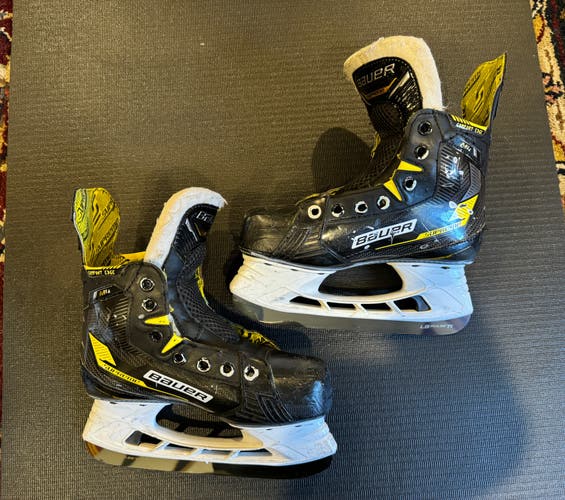 Used Bauer Size 3.5 Supreme Hockey Skates with New Black Steel