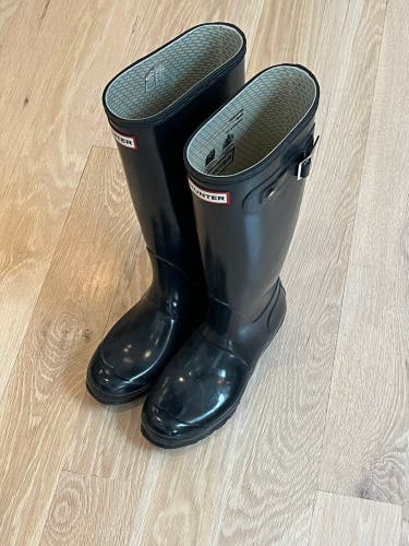 Women’s Hunter Rain Boots, size 8