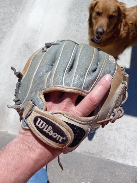 Used Right Hand Throw Wilson Infield A2000 Glove 12"