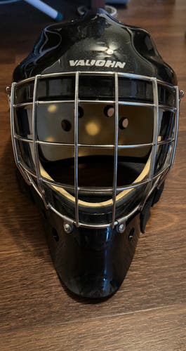 Used Senior Vaughn  VM7700 Goalie Mask