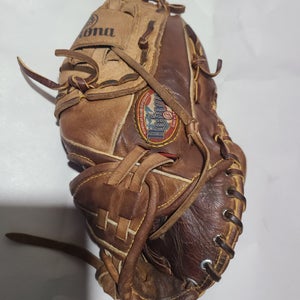 Used Right Hand Throw Nokona AMG100K Infield Baseball Glove 11"