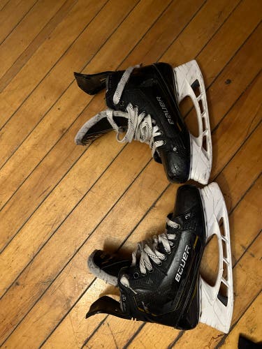 Used Senior Bauer   8.5 Supreme M5 Pro Hockey Skates