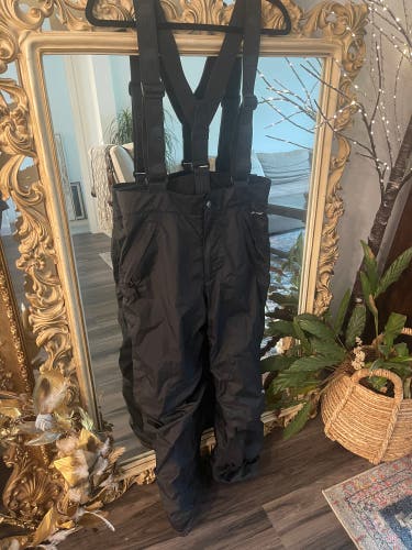 THE NORTH FACE Boy’s Black Snowquest adjustable EZ Grow Suspender Pants