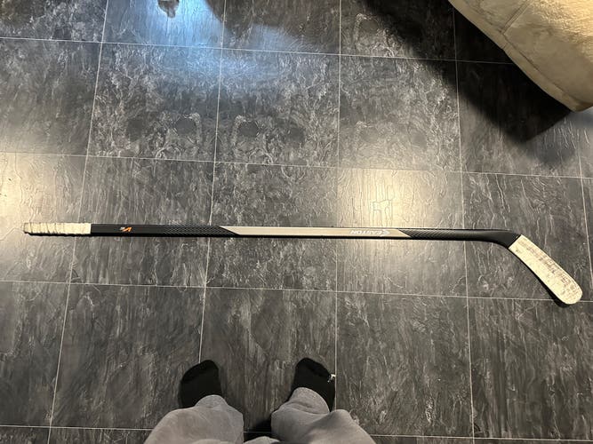 Used Easton Right Handed V1E Hockey Stick