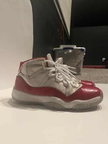 Used Size 6.5 (Women's 7.5) Air Jordan 11 Shoes (GS)