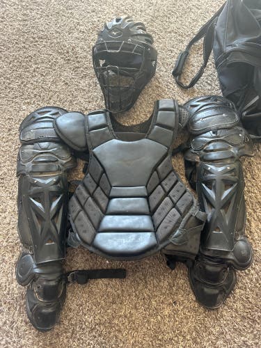 Used  Mizuno Samurai Catcher's Set