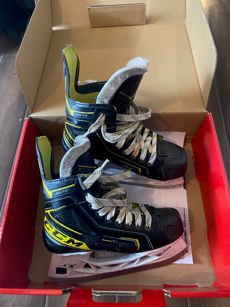 Used Junior CCM Super Tacks 9370 Hockey Skates Extra Wide Width Size 3