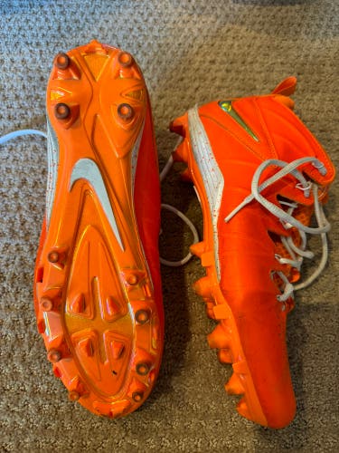 Syracuse issued cleats