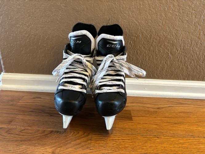 Used Junior CCM Pro Stock Size 1 JetSpeed 250 Hockey Skates (AM ACCEPTING OTHER HONEST OFFERS)