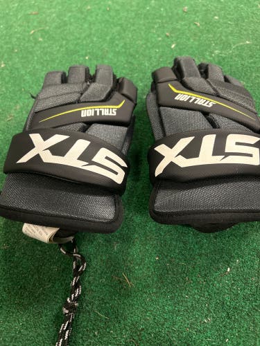 Used  STX Medium Stallion 200 Lacrosse Gloves