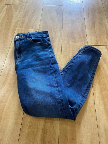 American Eagle Women’s Size 6 Short Next Level Stretch Jeans