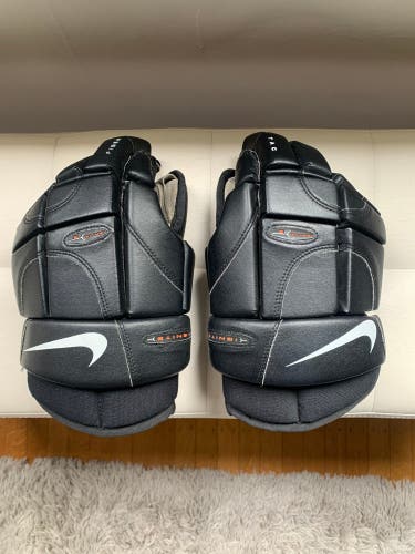 Nike 12"  Ignite Junior Hockey Gloves