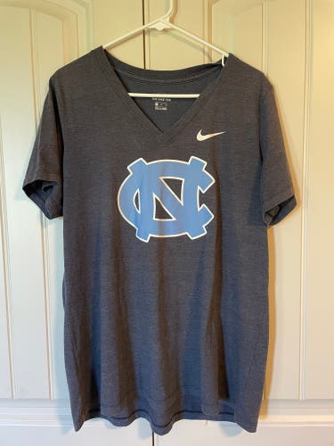 Nike UNC (University of North Carolina) Womens V-Neck Gray T-shirt Size XL
