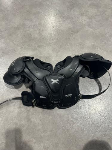 Used Youth Small Xenith Flyte Shoulder Pads