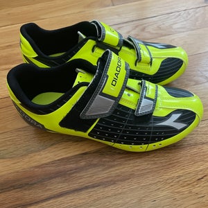 Lightly Used Unisex Diadora Cycling Shoes