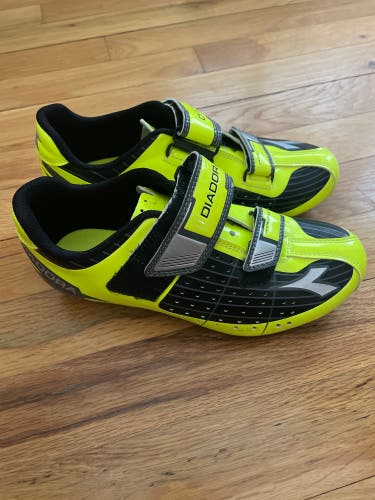 Lightly Used Unisex Diadora Cycling Shoes