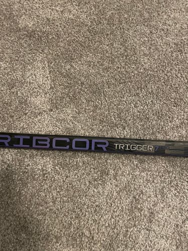 *** Intermediate CCM Right Handed P88 RibCor Trigger 7 Pro Hockey Stick ***
