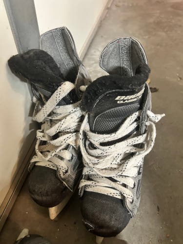 Used Bauer Size 2 Hockey Skates