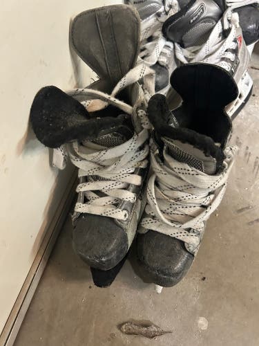Used Bauer 1.5 Hockey Skates