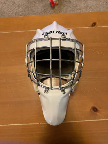 Used Senior S/M Bauer 950X Goalie Mask
