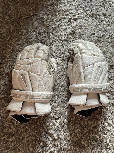 Used  True Large Frequency 2.0 Lacrosse Gloves