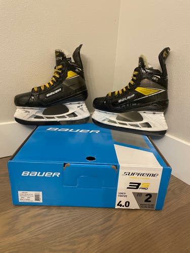 Used Intermediate Bauer Supreme 3S Pro Hockey Skates Fit 2 Size 4
