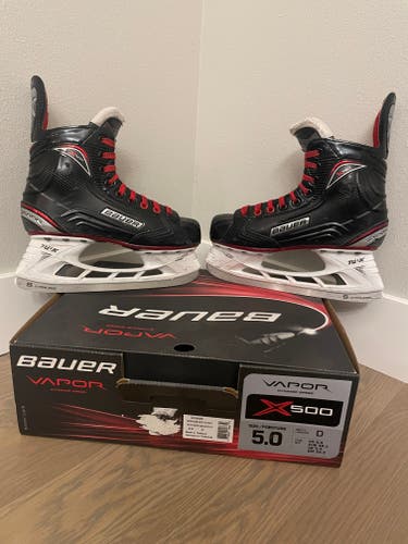 Used Intermediate Bauer Vapor X500 Hockey Skates Regular Width Size 5