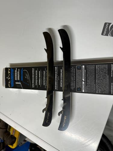 Used Bauer Fly-Ti 238 mm 2 months old