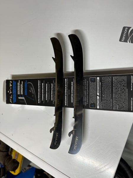 Used Bauer Fly-Ti 238 mm 2 months old