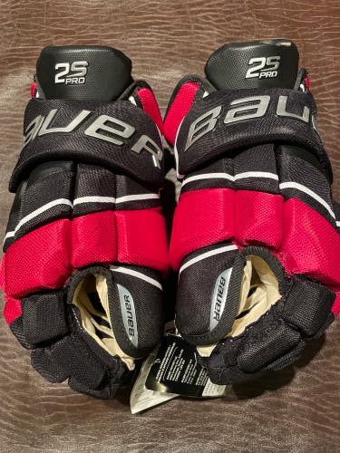New  Bauer 15" Supreme 2S Pro Gloves