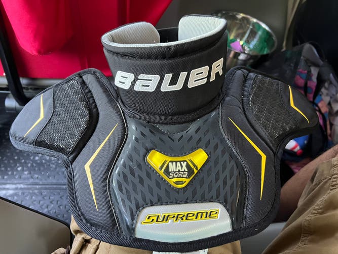 BAUER SUPREME GOALIE NECK GUARD - SENIOR L/XL