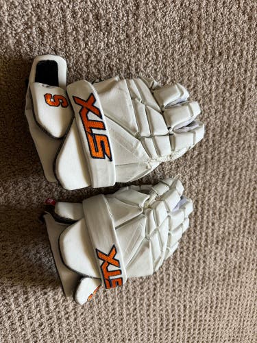 Syracuse issued gloves