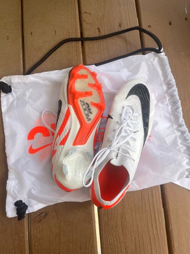 White Used Size 8.5 (Women's 9.5) Nike Mercurial Vapor Cleats