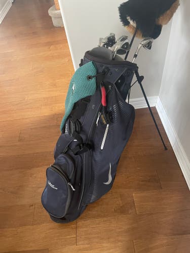 Used Men's Nike Sport Lite Carry II Bag