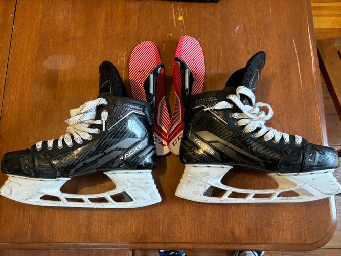 Used Senior CCM Tacks Hockey Skates Regular Width Pro Stock 9.5