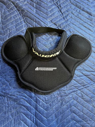 Vaughn Velocity VE8 Pro Carbon Neck Guard Senior
