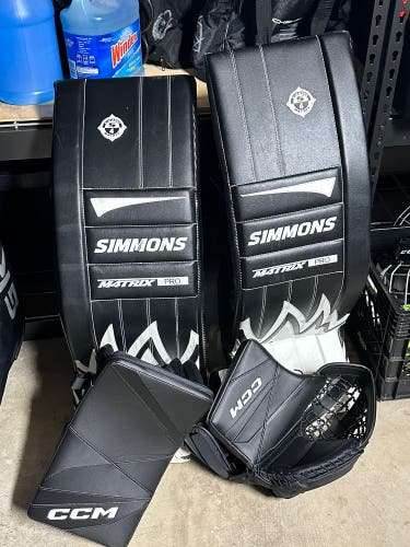Goalie set 35” Senior  black Simmons CCM