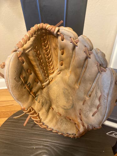 Relaced/reconditioned Spalding Outfield Glove-13’ RHT