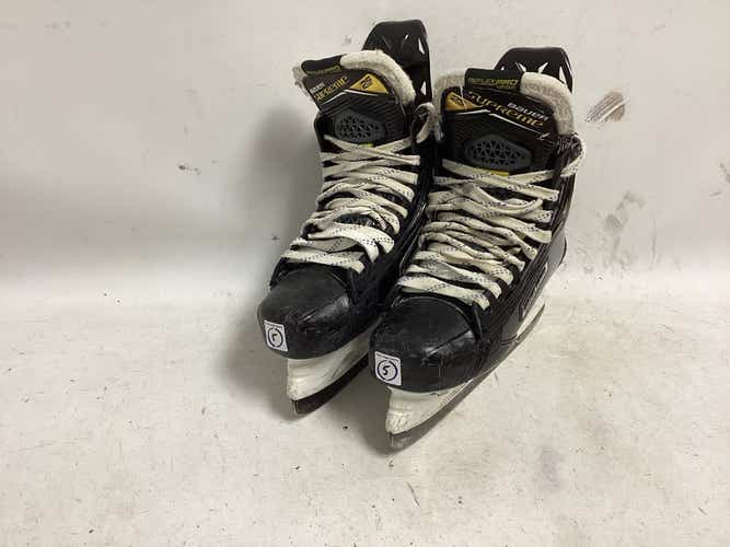 Used Bauer Supreme 2s Pro Intermediate 5.0 D - R Regular Ice Hockey Skates