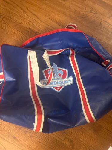 Nordiques Bag Hoodie and Shorts