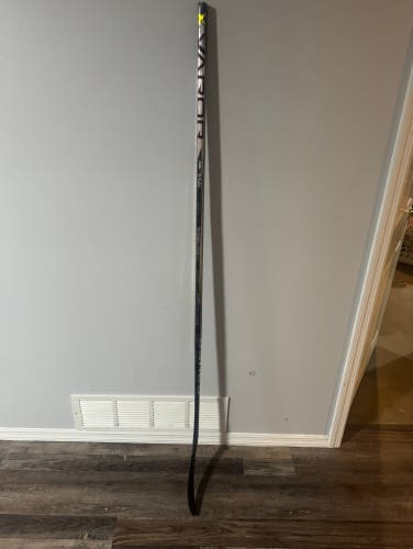 New Senior Bauer Right Handed P28  Vapor Hyperlite 2 Hockey Stick