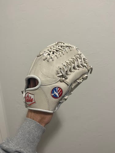 Valle 10.5 baseball glove New
