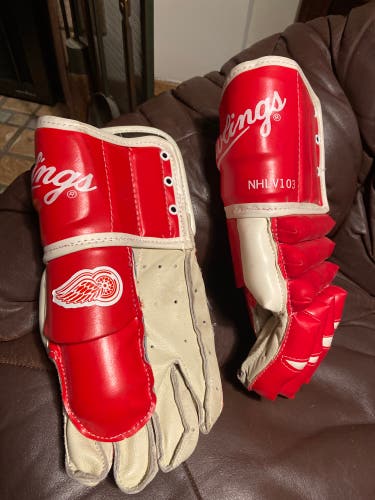 Vintage leather Rawlings hockey gloves- Red Wings