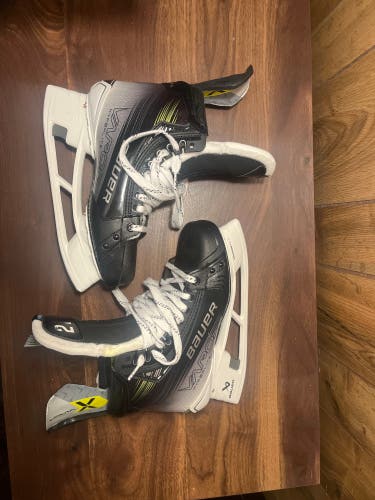 New Senior Bauer Regular Width Pro Stock 8.5 Vapor Hyperlite 2 Hockey Skates