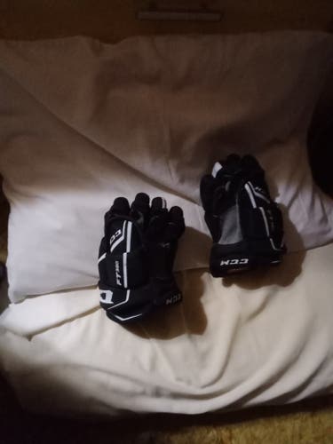 Used CCM Gloves 11"